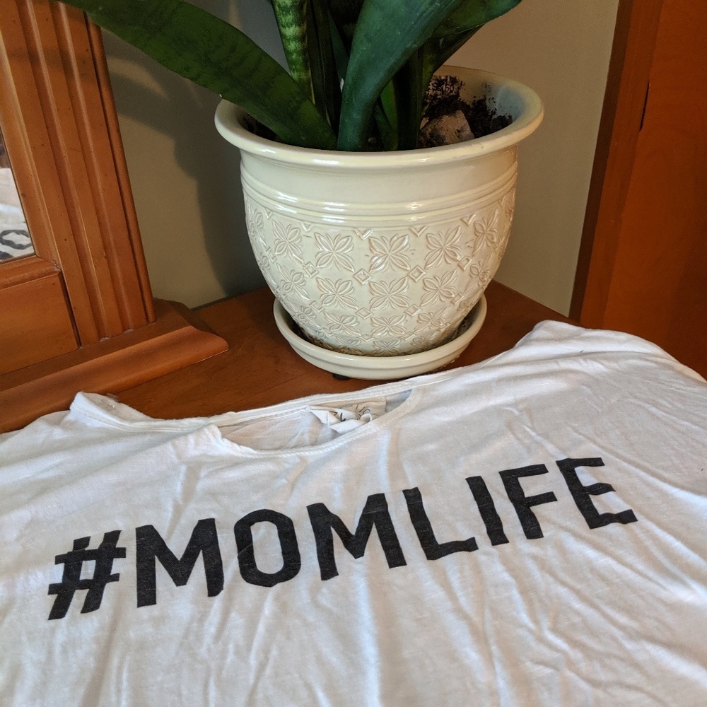 #MOMLIFE t-shirt